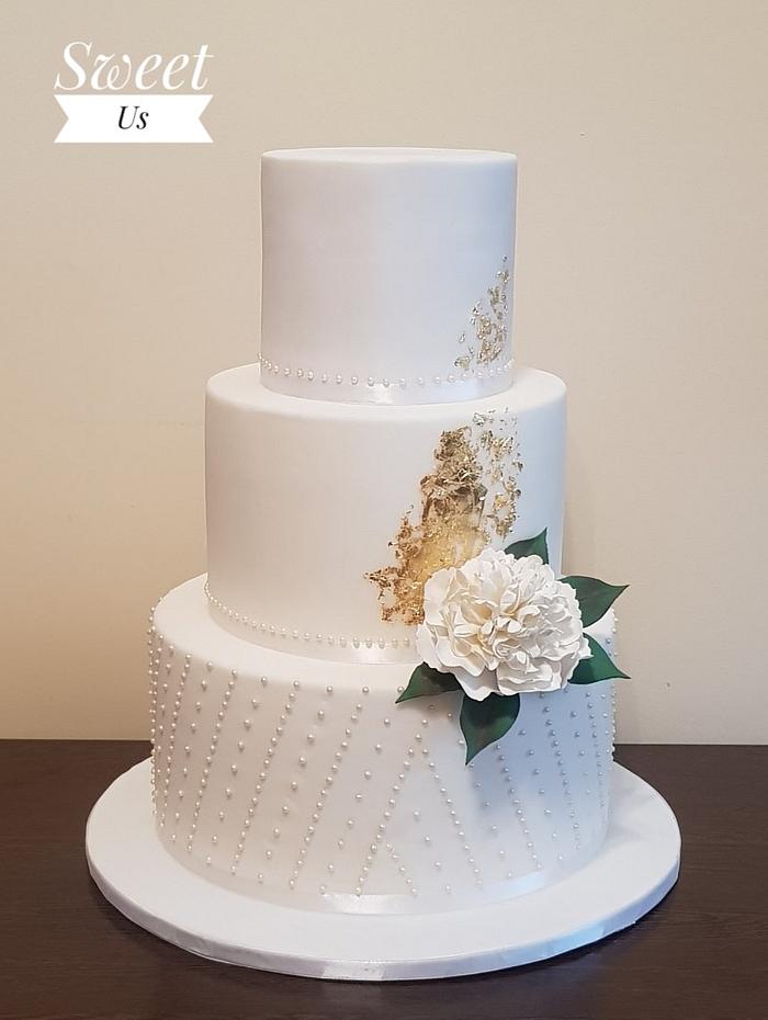 Wedding cake with peony