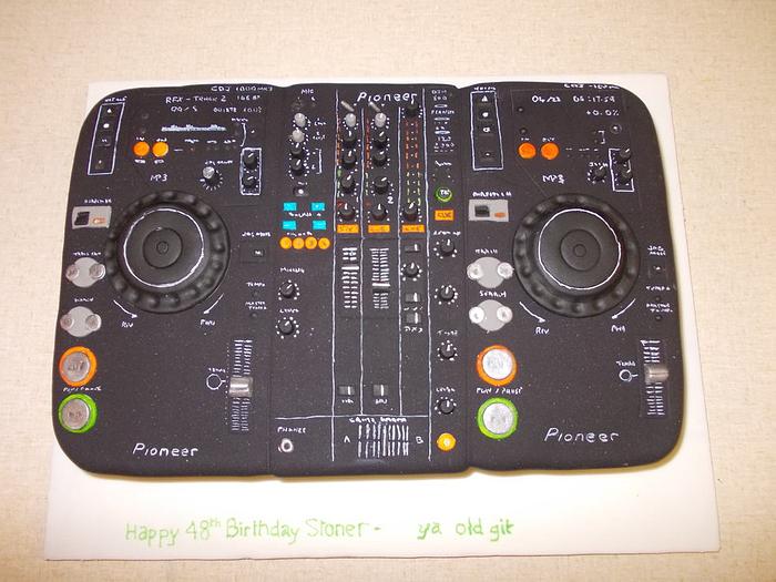CD DJ Mixer Cake