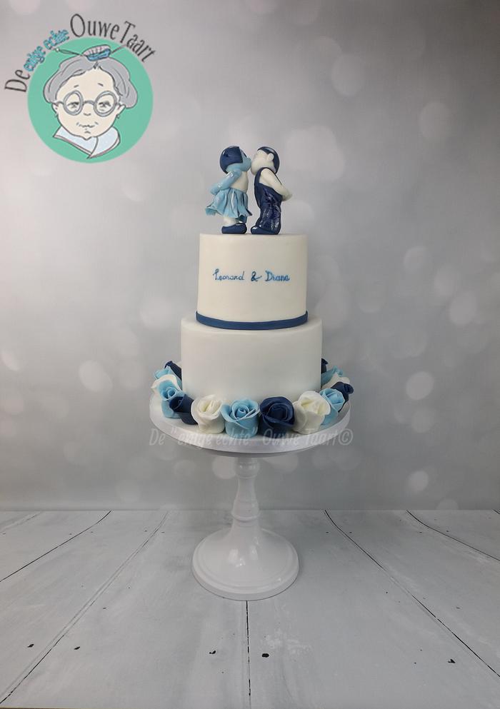 Dutch Delfs blue cake with kissing couple