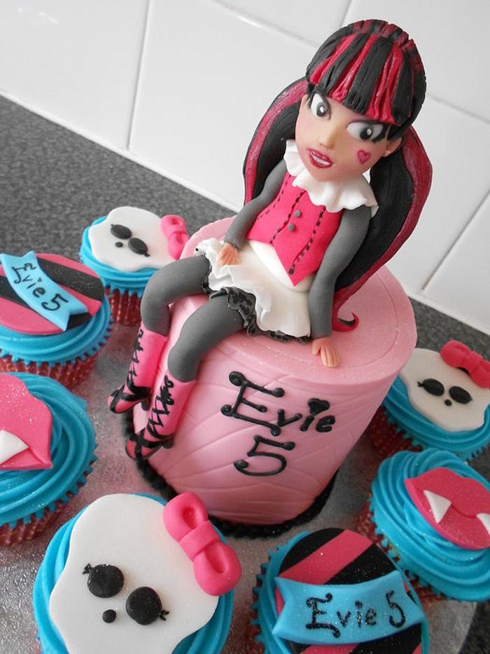 Monster High, draculaura cake & cupcakes