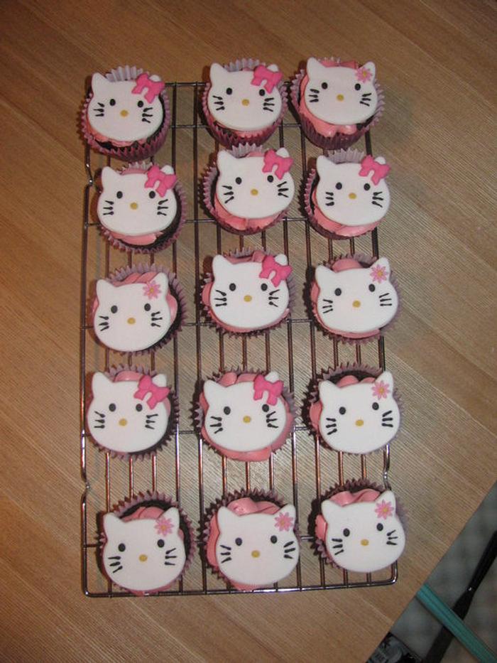 Hello Kitty cupcakes