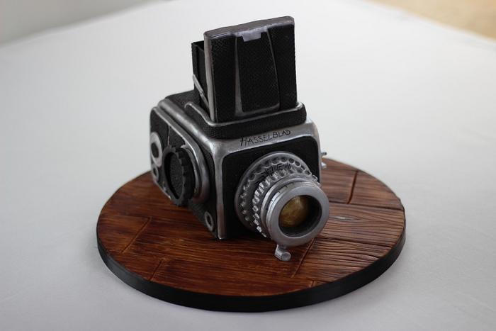 Say cake!! A Hasselblad camera cake by The Honeybee Cakery