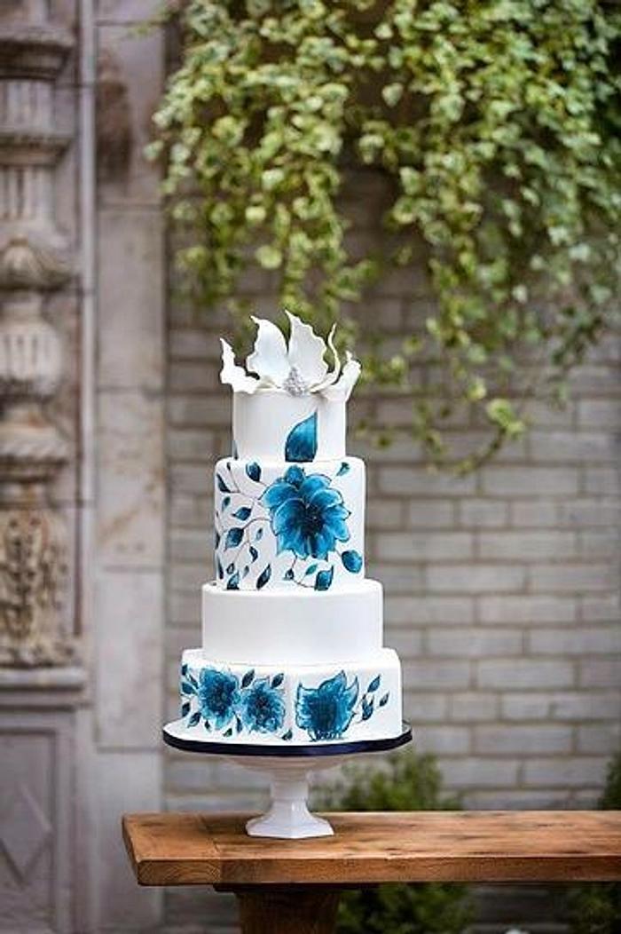 Dutch pottery inspired hand painted cake