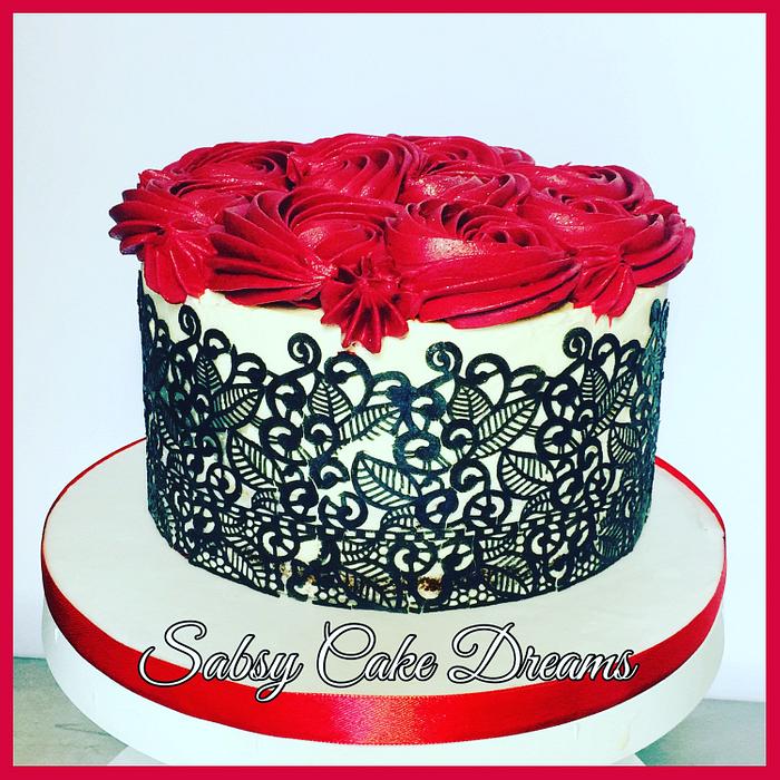 Lace rosés cake