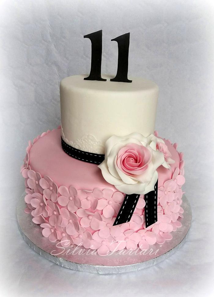 Vintage rose cake