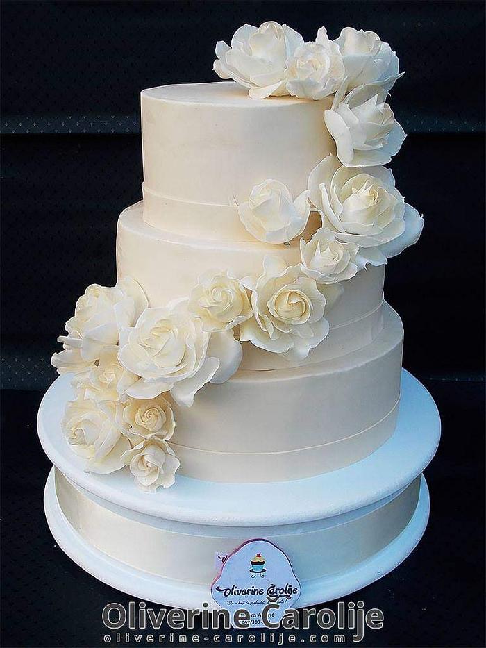 Sampanj wedding Cake with roses