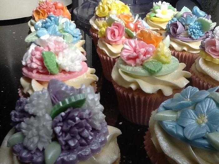 Birthday floral cupcakes