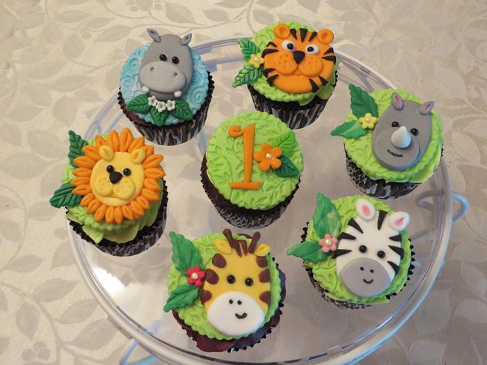Jungle Cupcakes for my Granddaughter's 1st Birthday!  