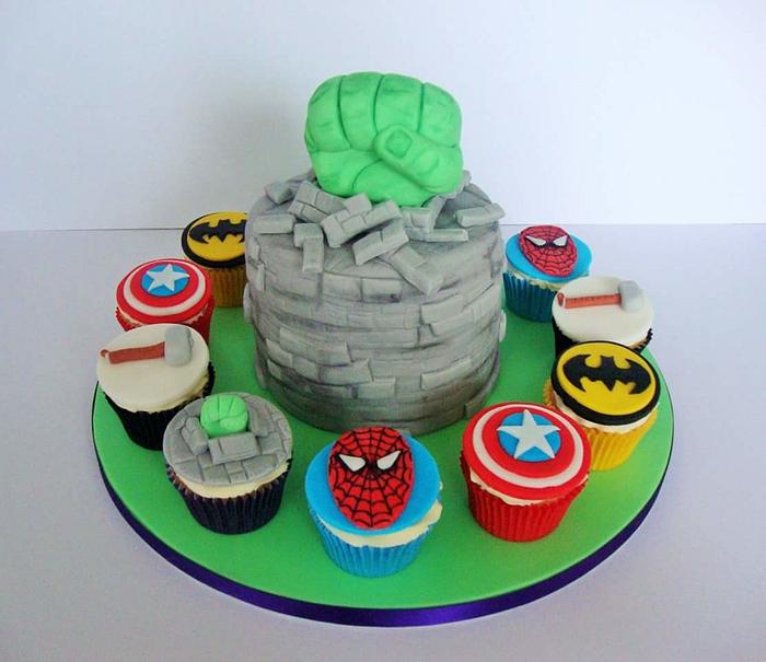 Hulk and superheroes cake