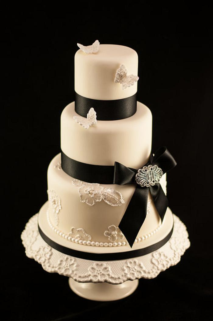 Brush embroidery, butterfly, black bow and brooch wedding cake
