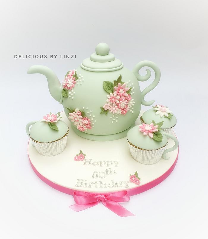 Teapot and 'teacup' cakes 