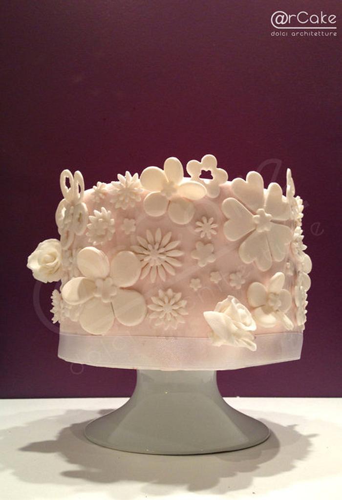 total white flowers cake