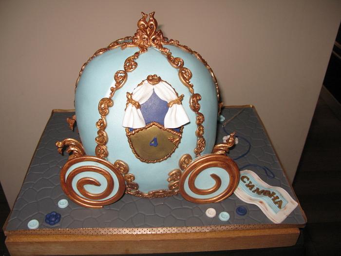 Cindarella carriage 3D cake