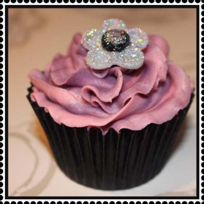 Glitter flower cupcake
