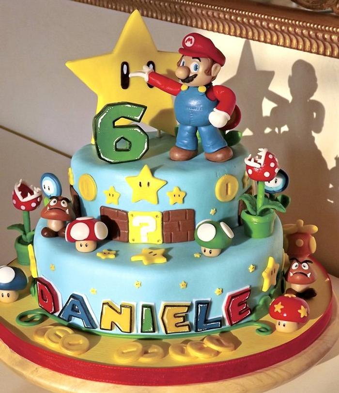 Super Mario cake & cupcakes