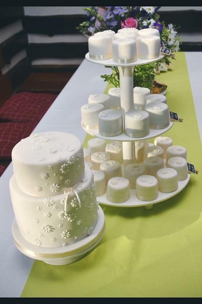 Daisy wedding cake & mini cakes