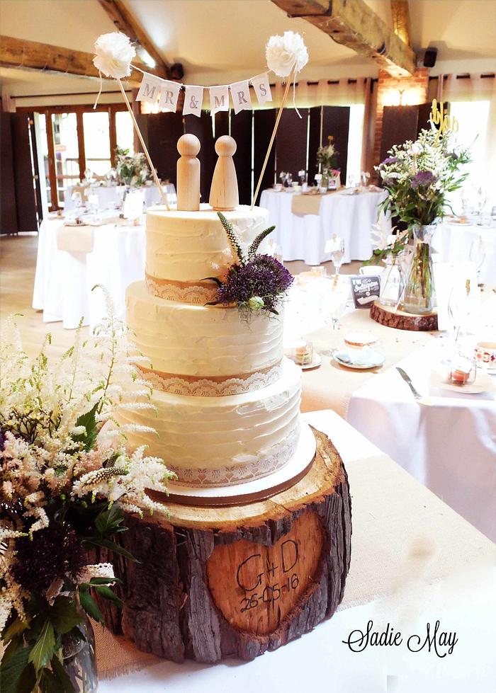 rustic wedding cake, hessian and lace 