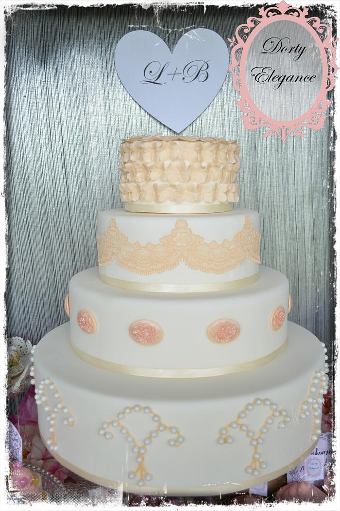 Peach wedding cake with sweet bar