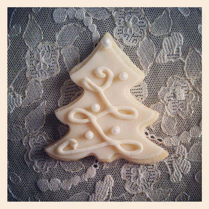 Elegant Ivory Christmas Tree Cookie