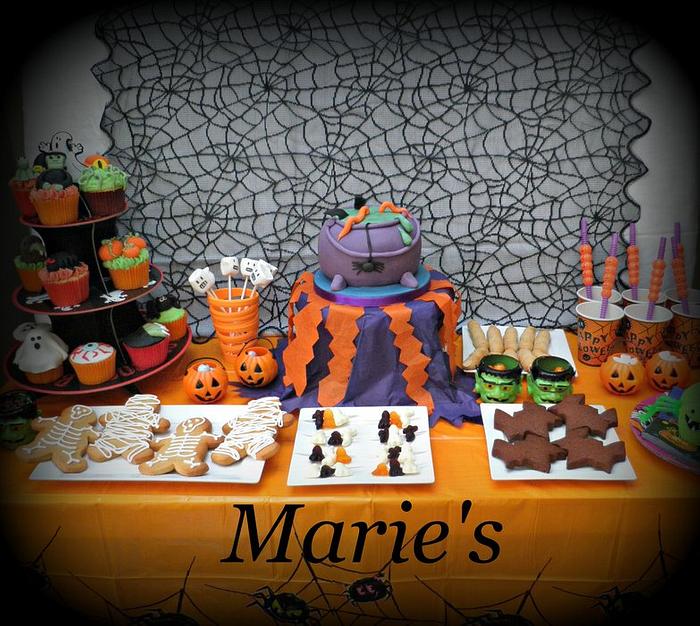 Halloween Dessert Table (1)