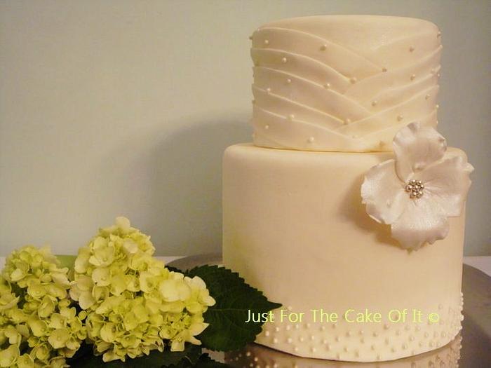 Dress inspired (reversible!) wedding cake