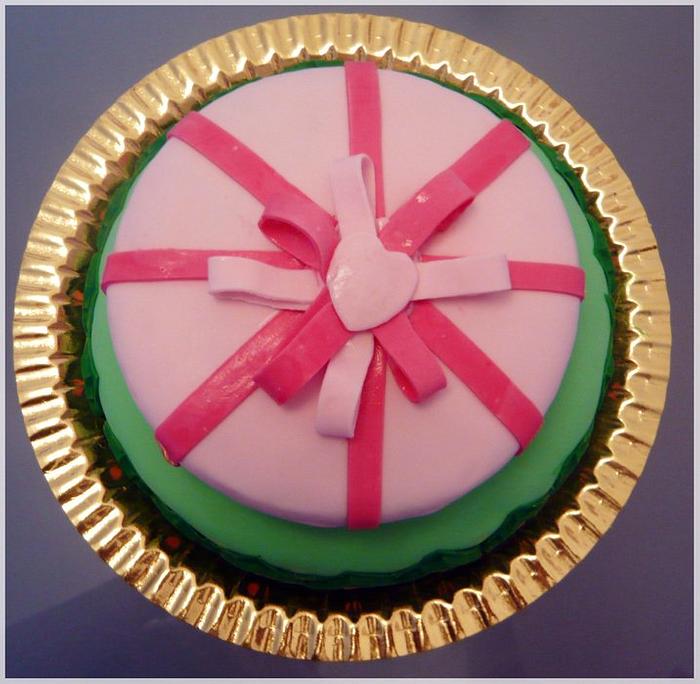 PINK AND GREEN FONDANT CAKE