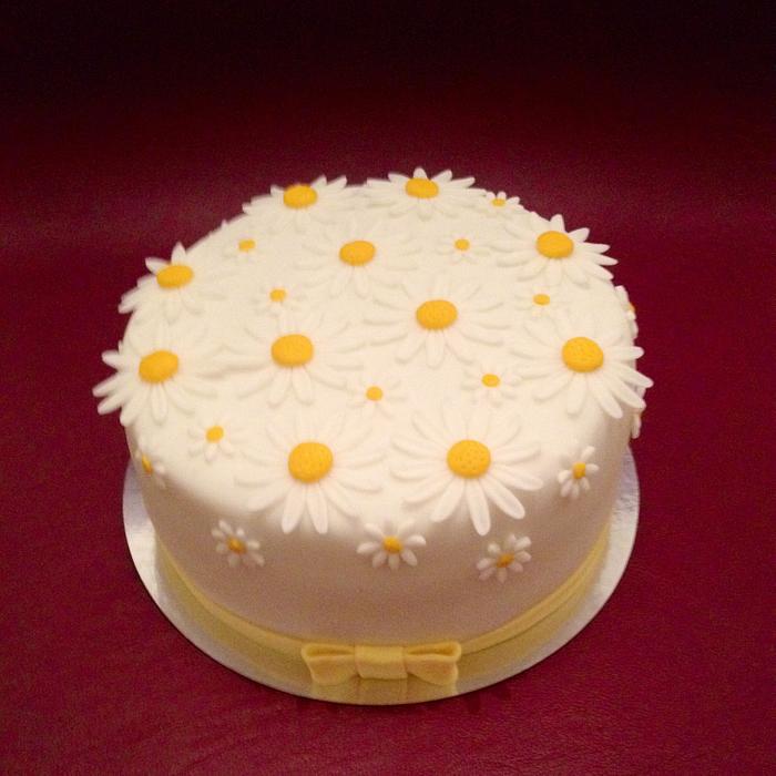 Mini daisy cake