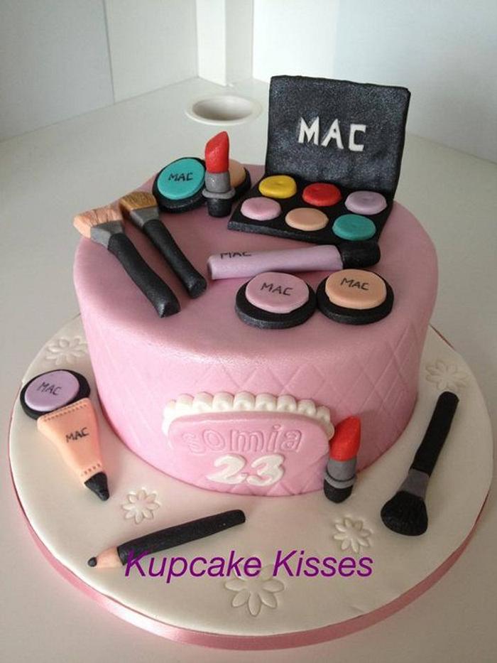 MAC Make up cake