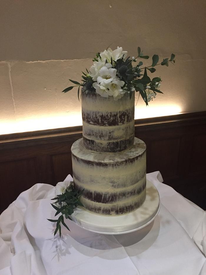 Naked fresh flowers wedding cake 