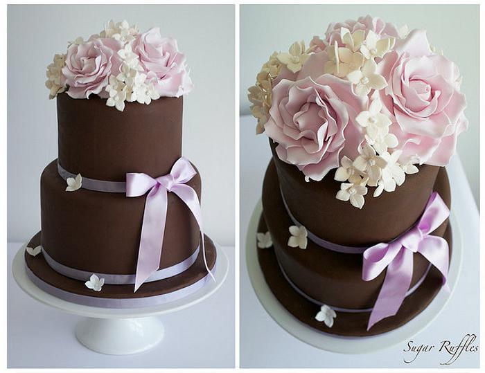Chocolate wedding cake with lilac roses and hydrangea