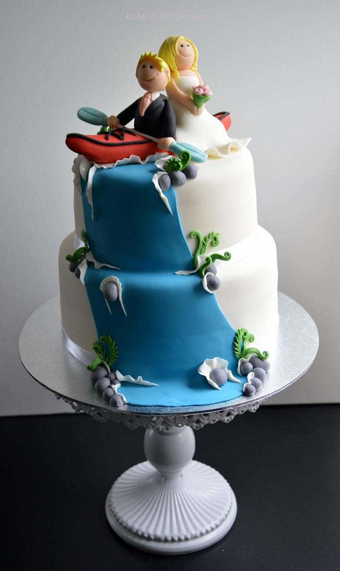 Kayaking couple wedding cake.