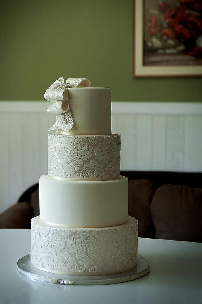 elegant wedding cake 