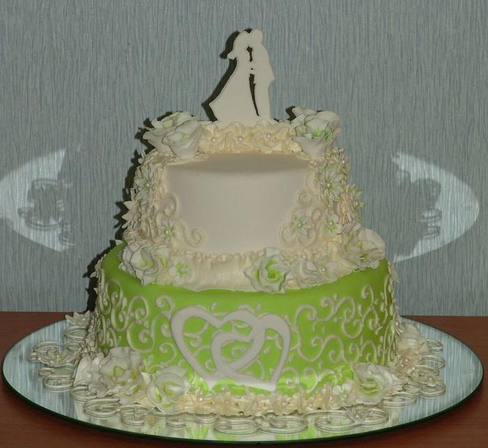 White and green weeding cake