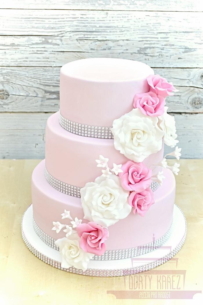 Romantic wedding cake in pink