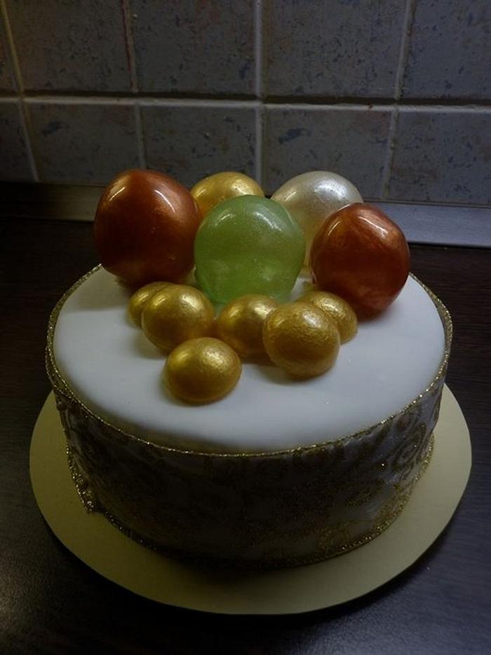 A cake for Chritsmas with gelatine bubbles.