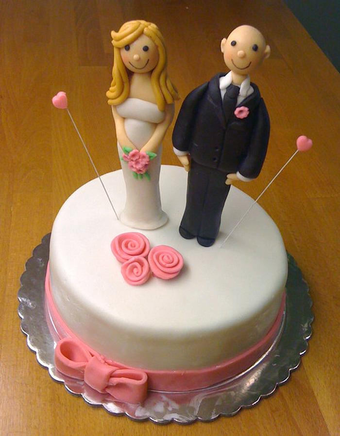 Ribbon roses wedding cake & cupcakes