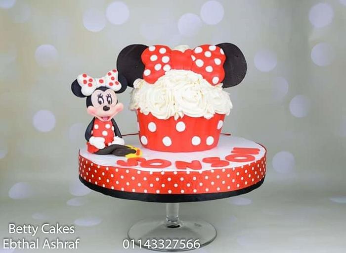 Minnie mouse gaint cupcake