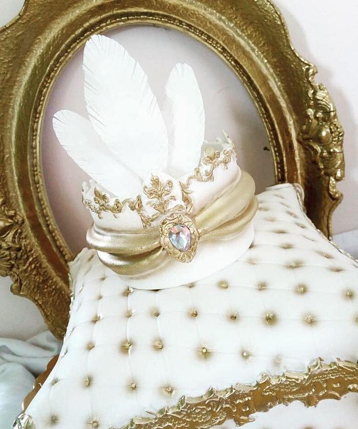 Pillow crown cake
