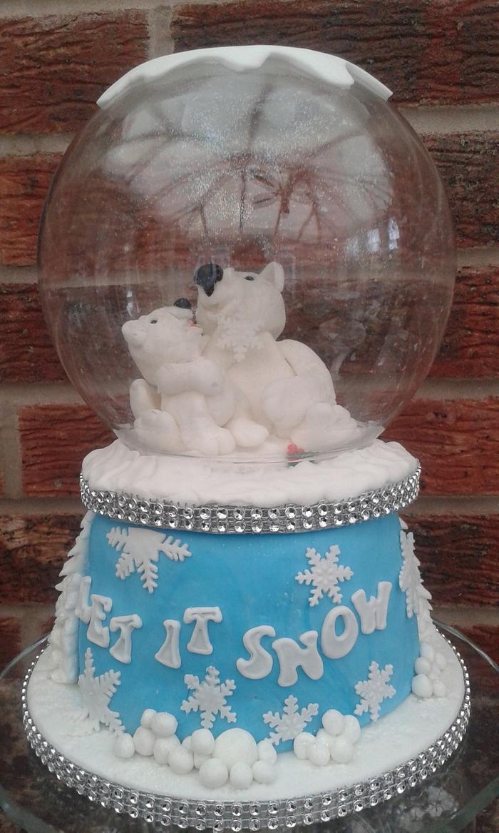Polar bear snowglobe cake