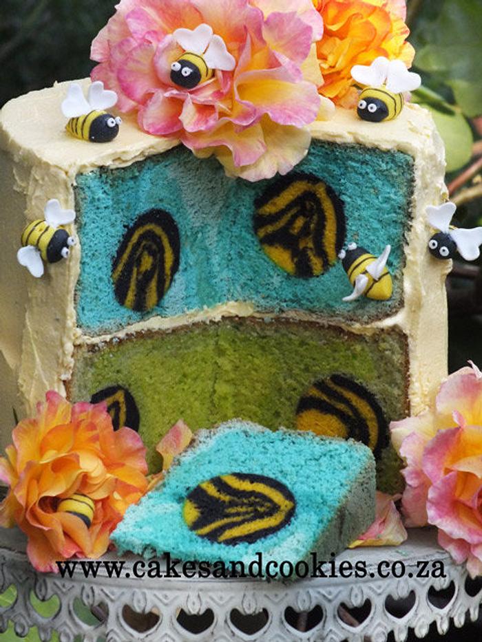Bees Inside My Cakes