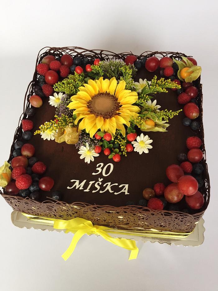 Chocolate cake with flowers 