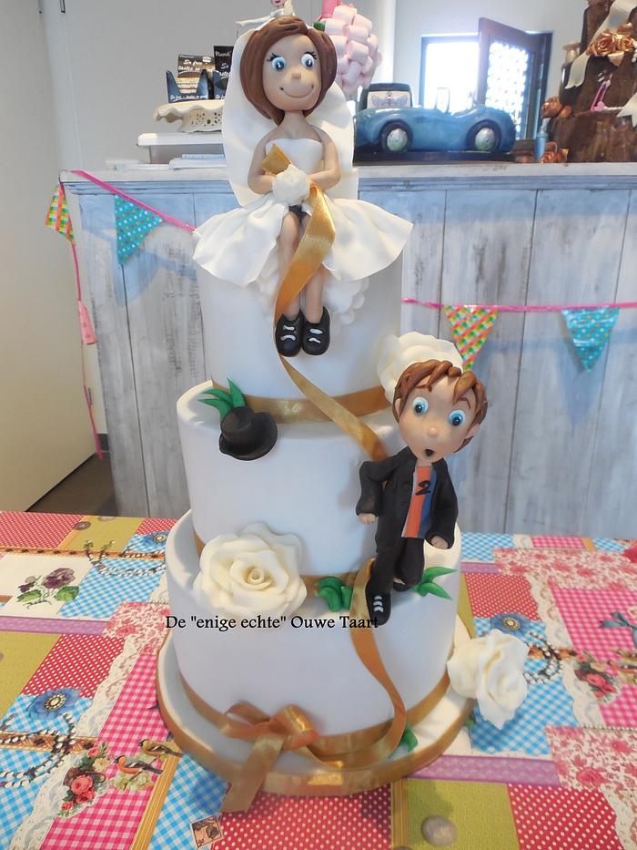 running bride and groom wedding cake