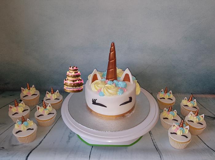 Unicorn cake and cupcakes