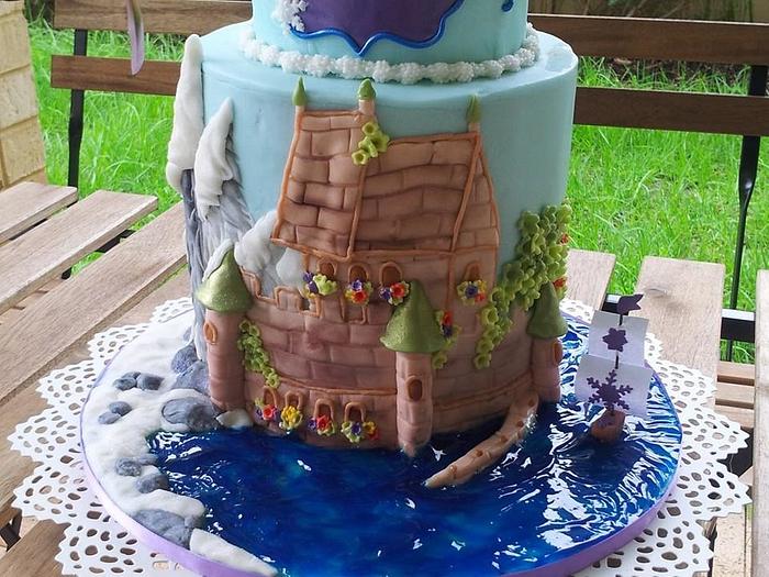 Another Frozen cake - Arendelle kingdom and the princesses... 