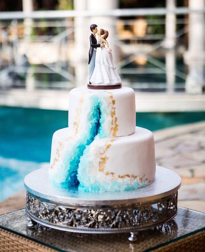 Wedding geode cake