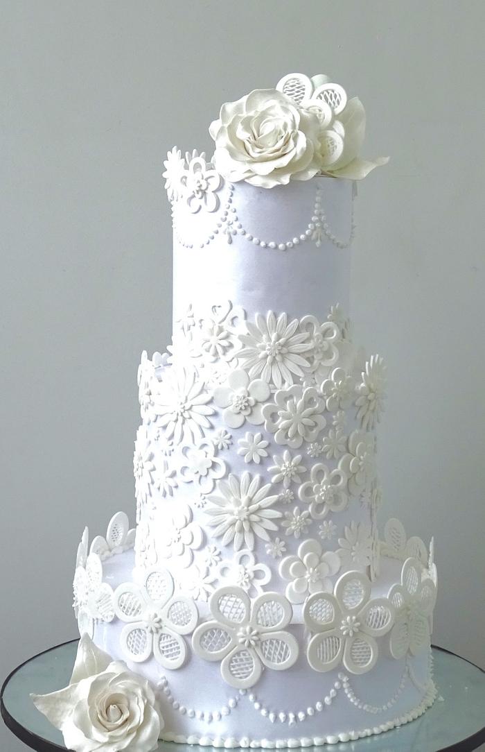 lace cut wedding cake 