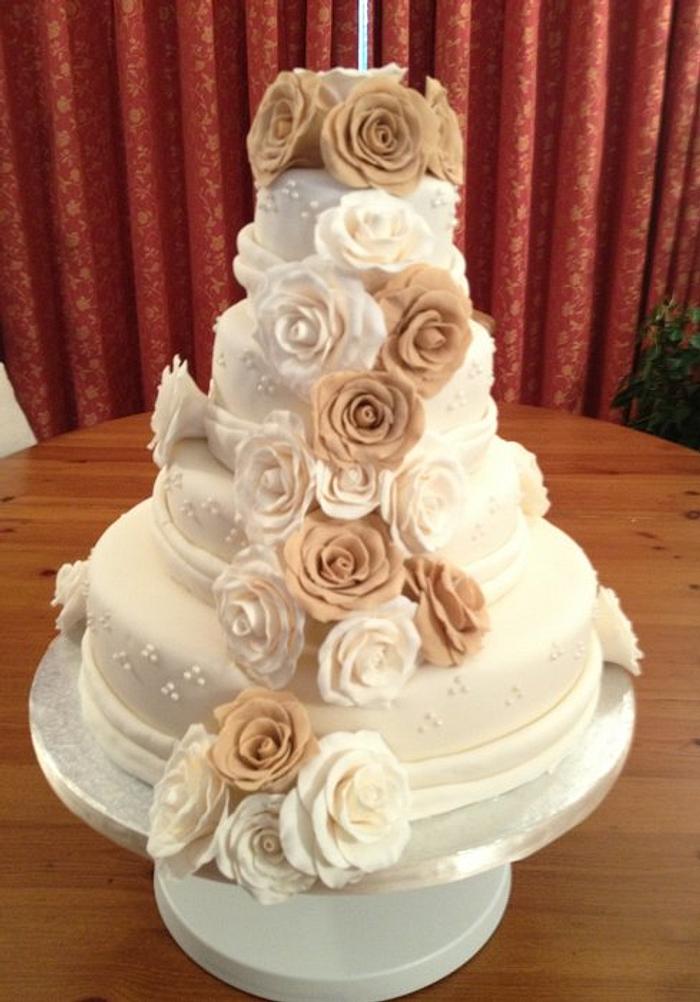4 tier wedding cake!