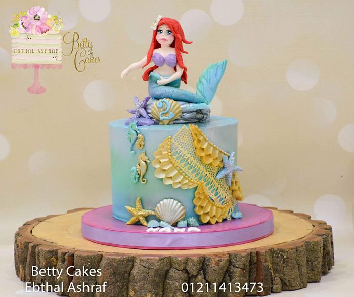Mermaid and waves in gold Cake