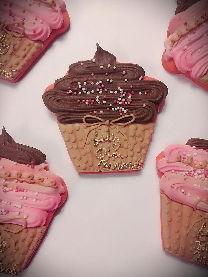 Romance cupcake- Cookies; a gift to every single amazing mom in CakesDecor!
