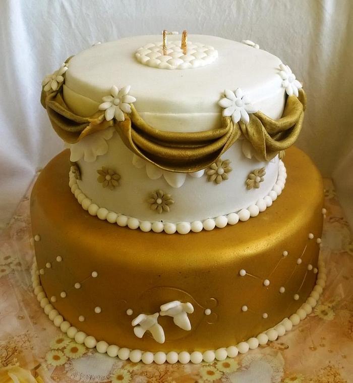  Golden wedding cake